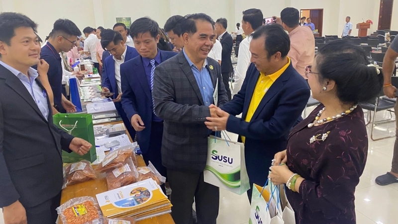 Vietnam and Cambodia accelerate trade ties at business forum 