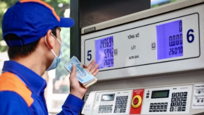 Đồng loạt tăng giá xăng dầu
