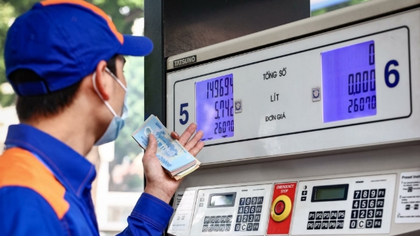 Đồng loạt tăng giá xăng dầu