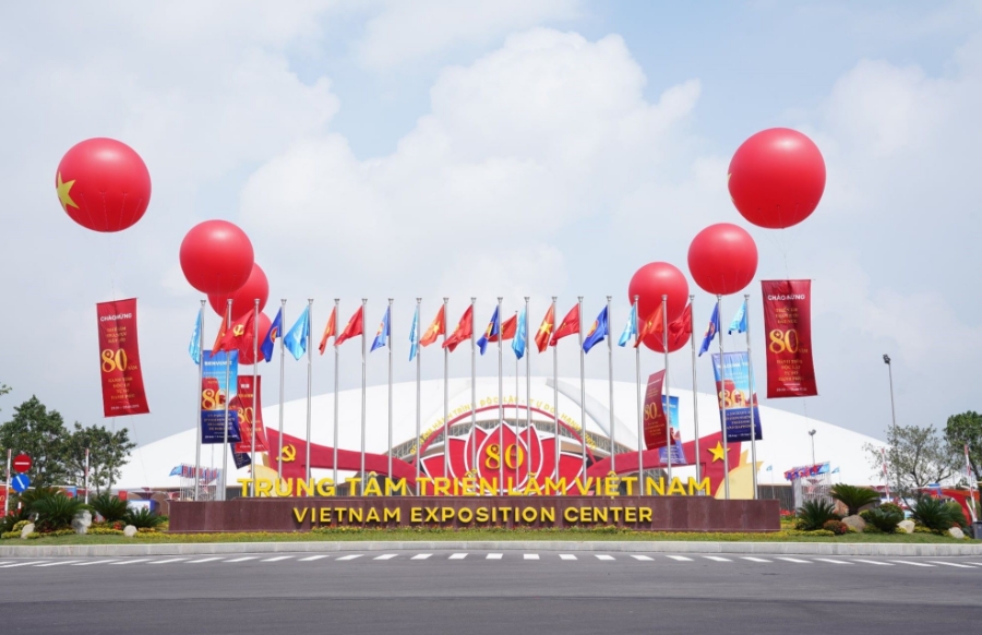 Trung tâm Triển lãm Việt Nam có tổng diện tích triển lãm trong nhà và ngoài trời lên tới 330.000m2.