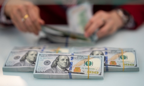 Lãi suất VND liên ngân hàng giảm liền 3 phiên ở các kỳ hạn dưới 1 tháng, tỷ giá vẫn bám trần