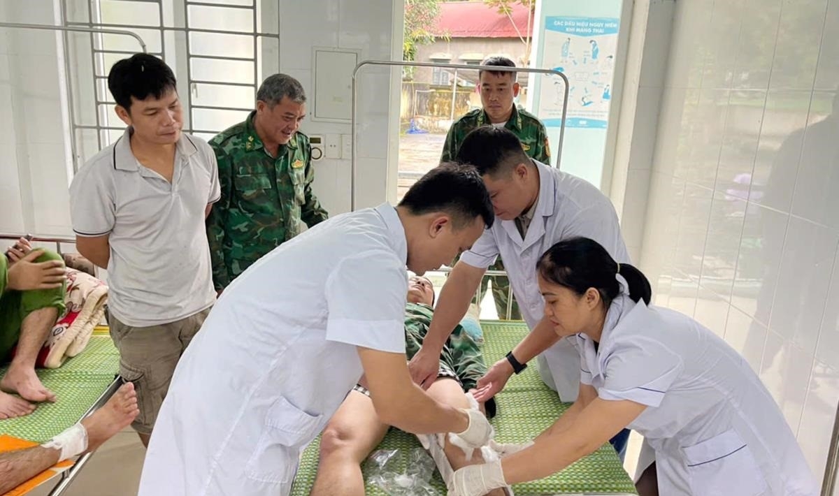 Trung tá Lò Văn Hiền được điều trị tại Bệnh viên Đa khoa khu vực Ngọc Lặc.