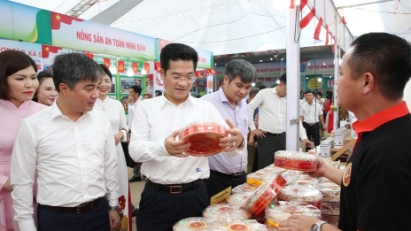 Ninh Bình khai mạc tuần hàng giới thiệu sản phẩm nông sản an toàn và ocop năm 2025