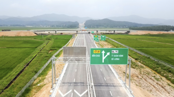 Bố trí nhiều trạm dừng nghỉ, trạm tạm trên cao tốc Bắc Nam phía Đông phục vụ dịp lễ