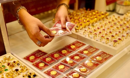 Giá bán vàng miếng mấp mé 129 triệu đồng mỗi lượng 