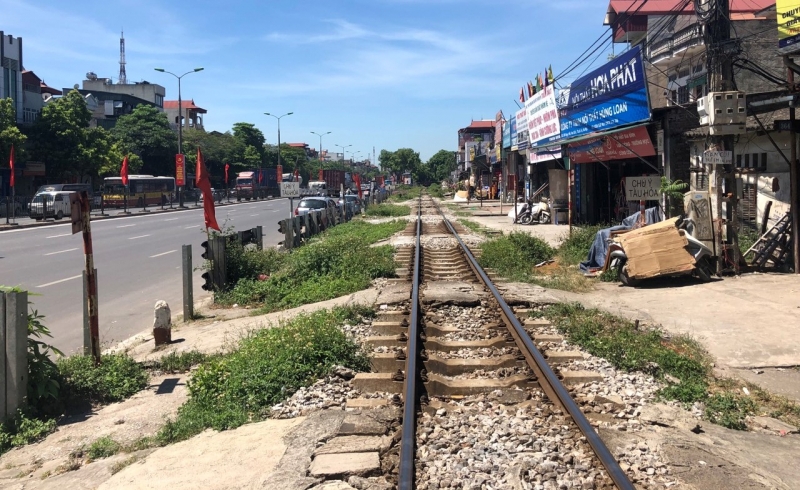 Dọc hành trình tuyến đường sắt Bắc Nam đến nay vẫn còn hàng ngàn lối đi tự mở, ảnh hưởng đến an toàn giao thông đường sắt. Ảnh minh họa