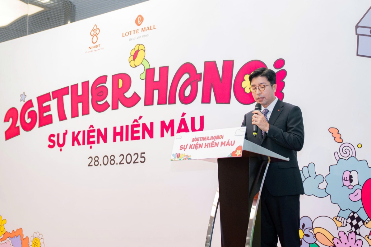 Tổng giám đốc Lotte Properties Hà Nội Kim Joon Young chia sẻ thông điệp nhân văn tại sự kiện kỷ niệm 2 năm khai trương Lotte Mall West Lake Hà Nội.