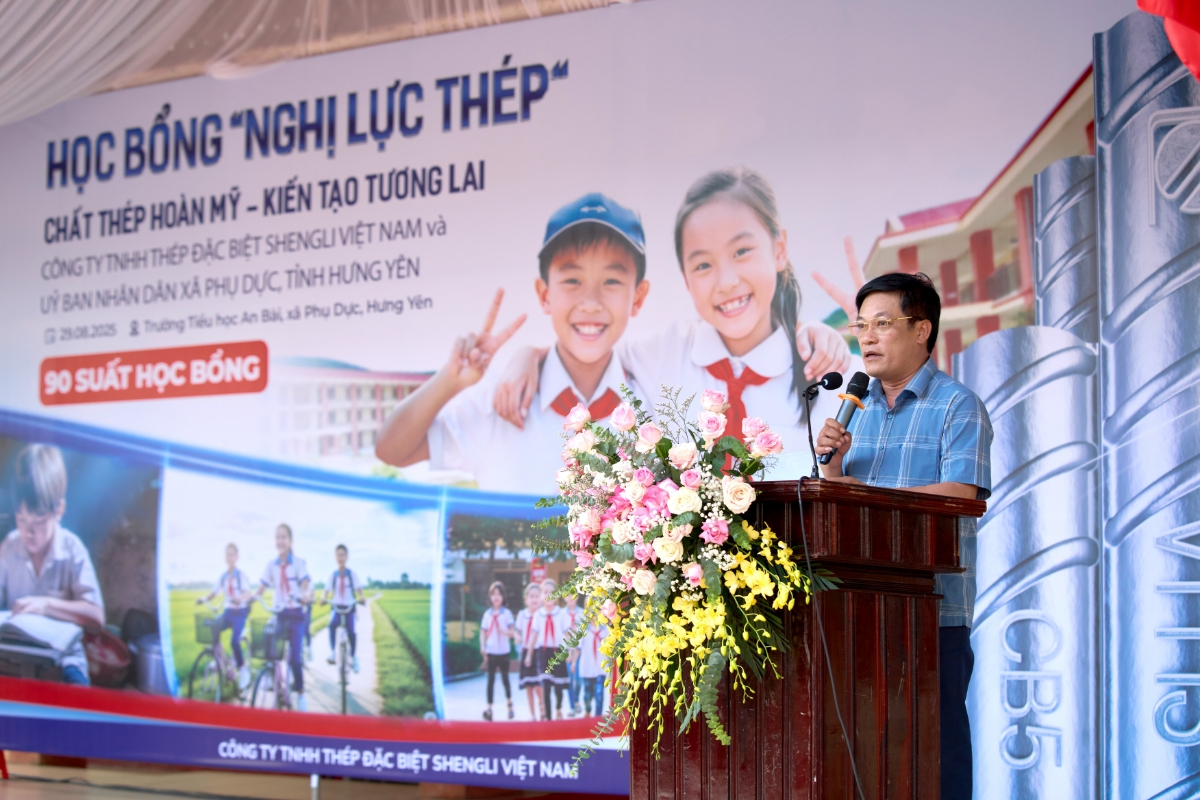 Ông Phạm Đức Thuận - Ủy viên Ban Thường vụ, Phó Chủ tịch Thường trực UBND xã Phụ Dực phát biểu khai mạc chương trình.