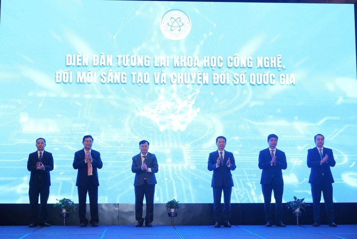 Các đại biểu thực hiện nghi thức kích hoạt các sáng kiến.