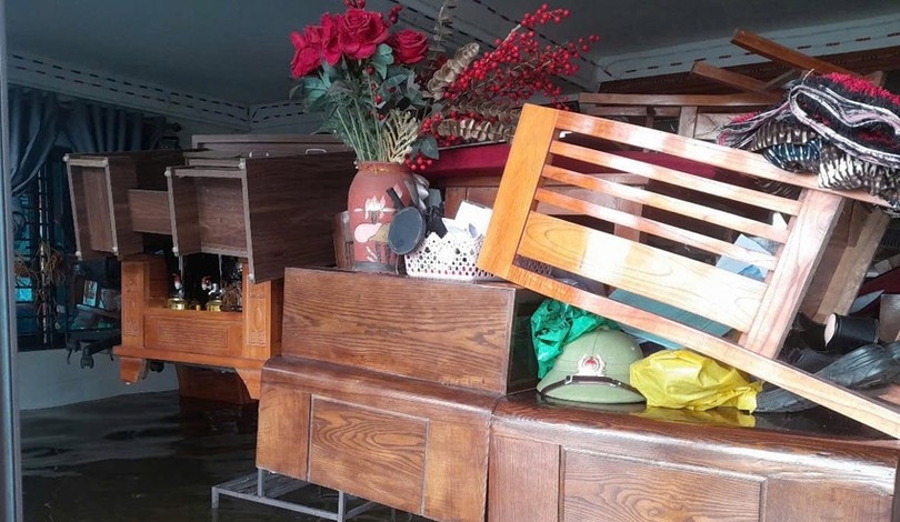 Người dân kê cao đồ đạc, ở yên trong nhà, không ra ngoài để tránh sự cố xảy ảng&nbsp;