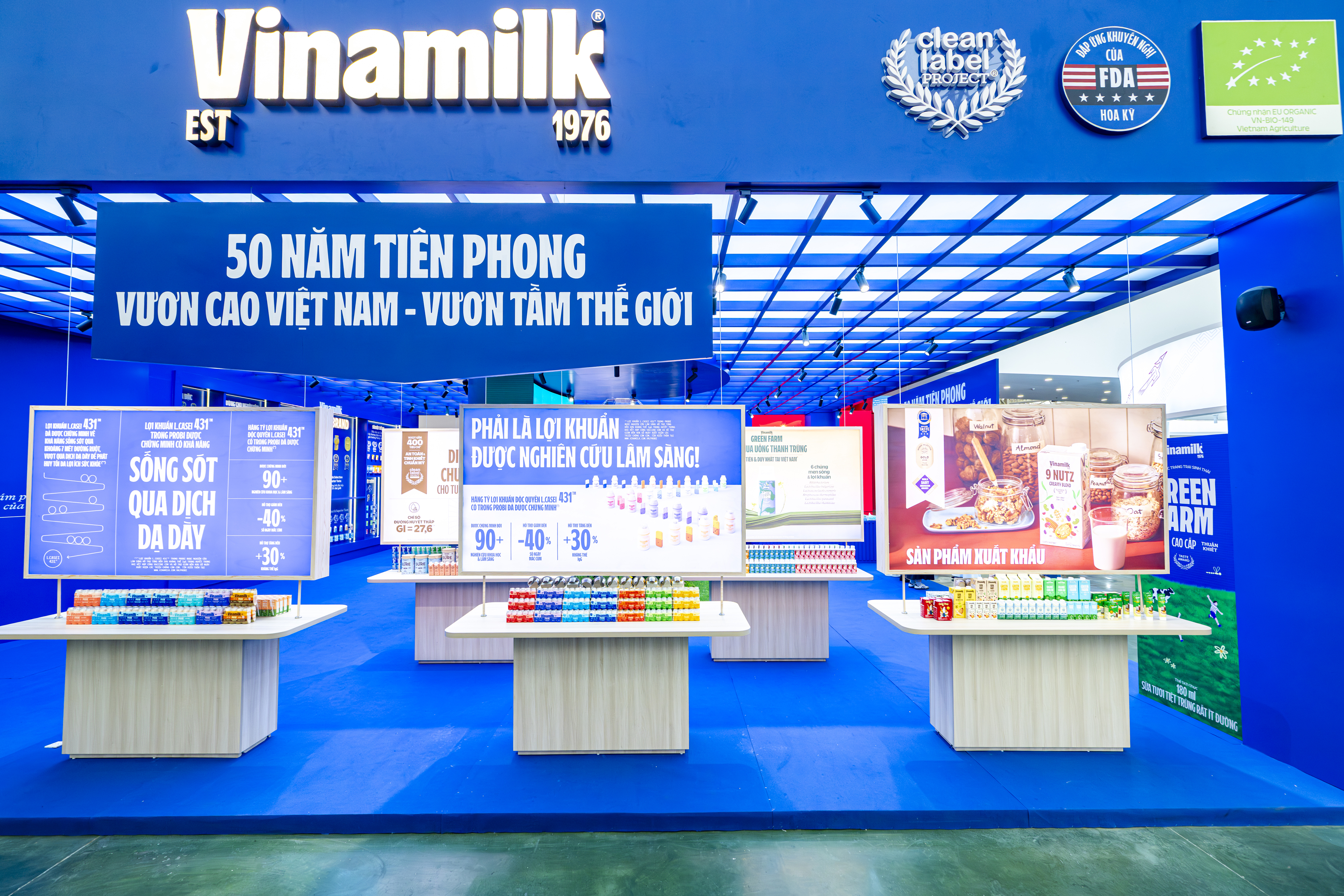 Không gian triển lãm
của Vinamilk được thiết kế hiện đại, gần gũi và đầy sáng tạo.(Ảnh: Vi Nam).