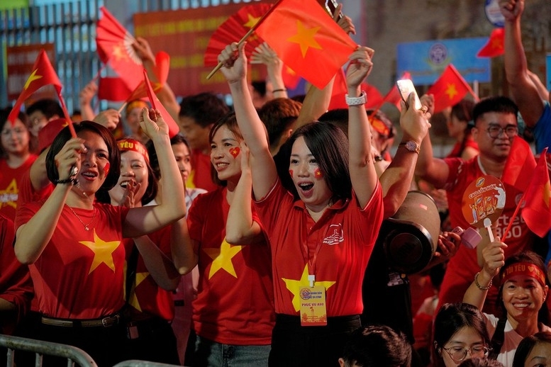 Gov't presents cash gift to Vietnamese people on National Day