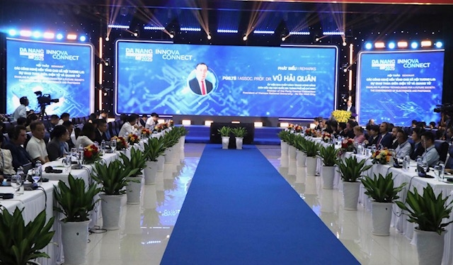 Quang cảnh tại Hội thảo “Các công nghệ nền tảng cho xã hội tương lai