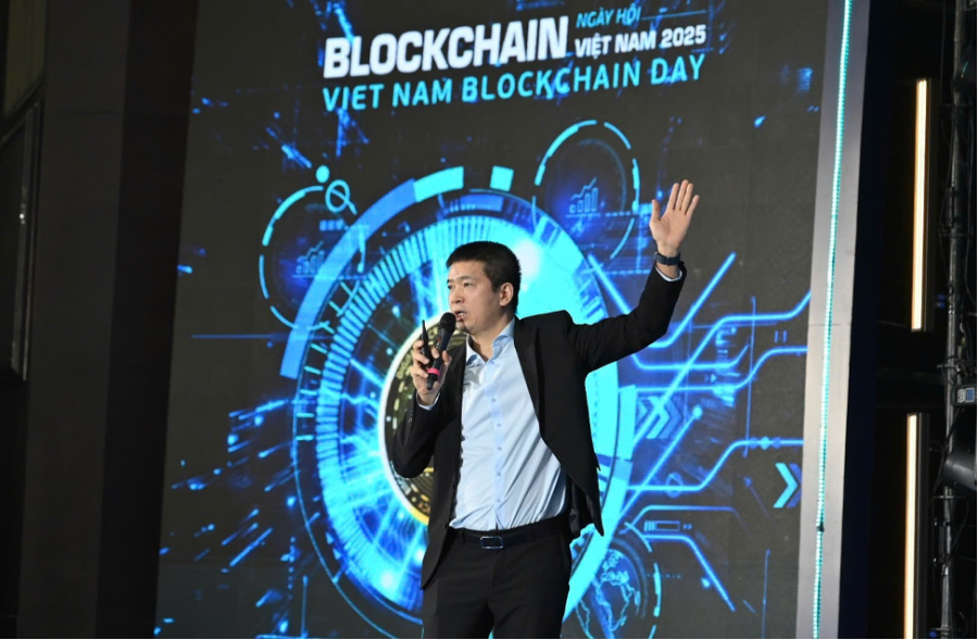 Ông Phan Đức Trung, Chủ tịch Hiệp hội Blockchain và Tài sản số Việt Nam (VBA), chia sẻ tại Ngày hội Blockchain Việt Nam 2025. 