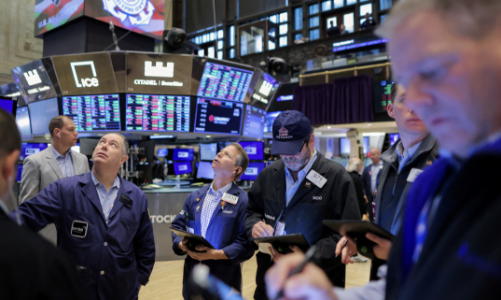 Chứng khoán Mỹ hoàn tất 4 tháng tăng liên tiếp, giá dầu giảm