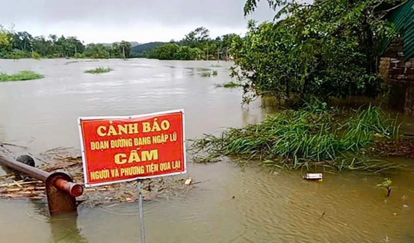  Lực lượng chức năng phải cắm biển cảnh báo để người dân chủ động tránh rủi ro