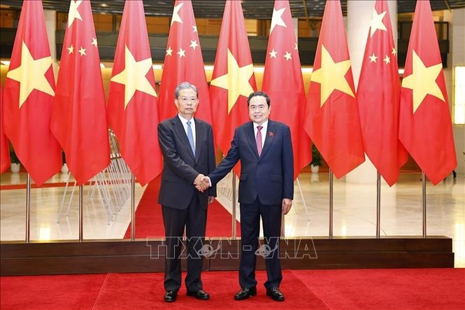 Chủ tịch Quốc hội Trần Thanh Mẫn đón Ủy viên trưởng Nhân đại toàn quốc Trung Quốc Triệu Lạc Tế. Ảnh: TTXVN