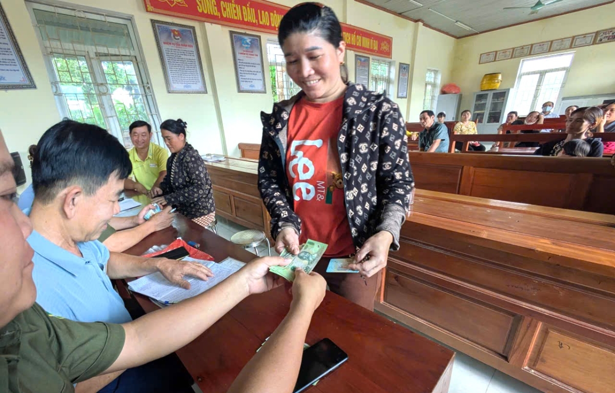 Chiều 31/8, không khí Tết độc lập đã về sớm với nhân dân xã Thanh Kỳ, (Thanh Hóa)đổ về các nhà văn hóa thôn để nhận món quà đặc biệt từ Chính phủ, nhân dịp kỷ niệm 80 năm Cách mạng Tháng Tám và Quốc khánh 2/9.