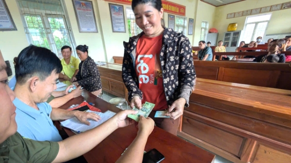 Hình ảnh rộn ràng niềm vui tại Thanh Hóa trong ngày hội nhận quà Tết Độc lập