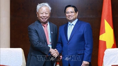 PM Pham Minh Chinh meets with leaders of leading Chinese groups in Tianjins