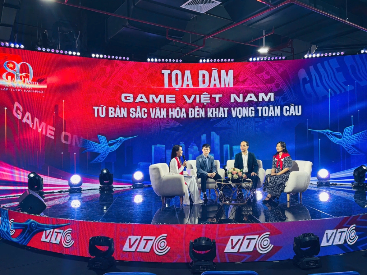 Các chuyên gia chia sẻ tại tọa đàm.