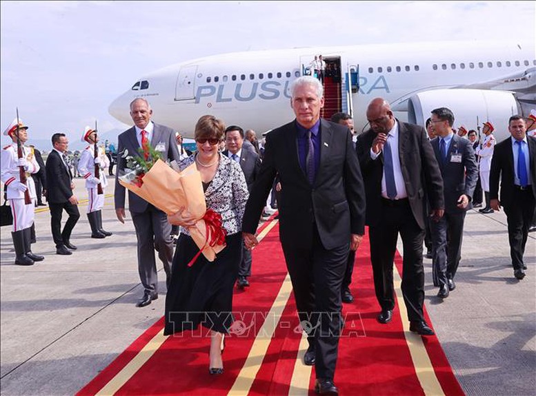 Bí thư thứ Nhất Ban Chấp hành Trung ương Đảng Cộng sản Cuba, Chủ tịch nước Cộng hòa Cuba Miguel Díaz-Canel Bermúdez và Phu nhân Lis Cuesta Peraza. Ảnh: TTXVN.