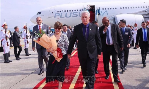 Bí thư thứ Nhất, Chủ tịch nước Cuba và Phu nhân đến Hà Nội, bắt đầu thăm cấp Nhà nước, dự Lễ kỷ niệm 80 năm Quốc khánh Việt Nam