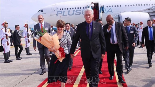 Bí thư thứ Nhất, Chủ tịch nước Cuba và Phu nhân đến Hà Nội, bắt đầu thăm cấp Nhà nước, dự Lễ kỷ niệm 80 năm Quốc khánh Việt Nam