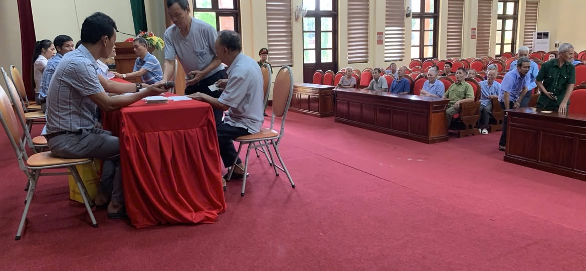 Từ 14h ngày 31/8 - 1/9, UBND xã Yên Trường tổ chức thực hiện công tác tặng quà cho nhân dân dịp kỷ niệm 80 năm Cách Mạng Tháng 8 và quốc khánh 2/9 tại nhà văn hoá các thôn