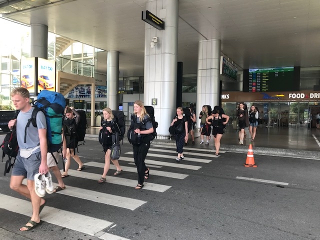 Khách nước ngoài đến miền Trung qua Sân bay Quốc tế Đà Nẵng ngày càng đông. Ảnh Ngô Anh Văn