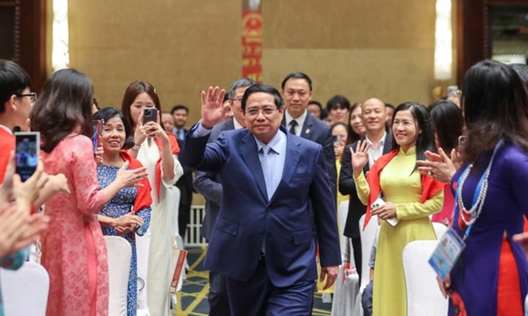 Thủ tướng Phạm Minh Chính gặp gỡ cộng đồng người Việt Nam tại Trung Quốc. Ảnh: VGP