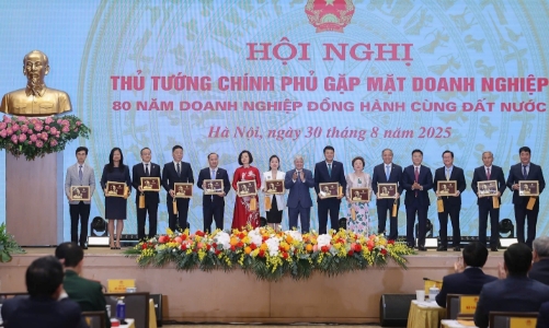CMC đón nhận Bằng khen của Thủ tướng trong dịp kỉ niệm 80 năm Quốc khánh