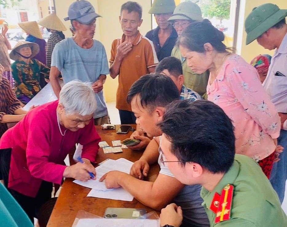 Chiều ngày 31/8/2025, xã Quảng Yên thành lập 24 điểm tặng quà Nhân dân nhân dịp kỷ niệm 80 năm Cách mạng tháng Tám và Quốc khánh 2/9&nbsp;&nbsp;