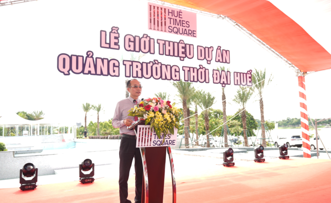 Phó Chủ tịch UBND thành phố Huế Phan Qúy Phương phát biểu tại buổi lễ