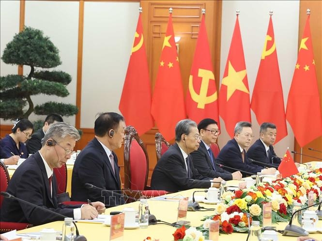 Ủy viên Trưởng Triệu Lạc Tế khẳng định Trung Quốc hết sức coi trọng quan hệ Đối tác Hợp tác chiến lược toàn diện, Cộng đồng chia sẻ tương lai có ý nghĩa chiến lược Trung Quốc - Việt Nam, luôn coi đây là hướng ưu tiên trong chính sách ngoại giao láng giềng - Ảnh: TTXVN.<br>