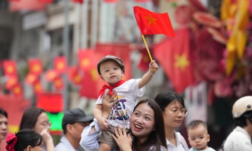 [Phóng sự ảnh] Trước thềm đại lễ A80, Hà Nội rực rỡ cờ hoa