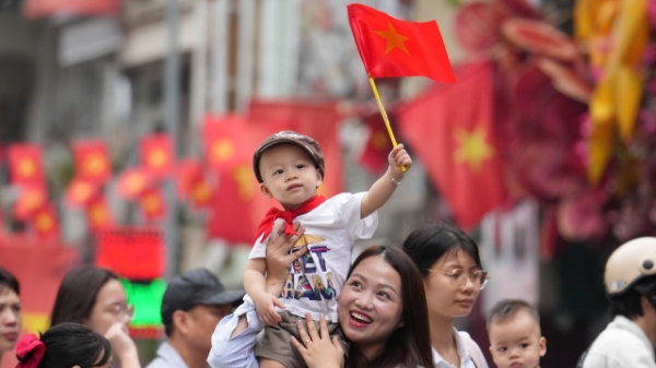 [Phóng sự ảnh] Trước thềm đại lễ A80, Hà Nội rực rỡ cờ hoa