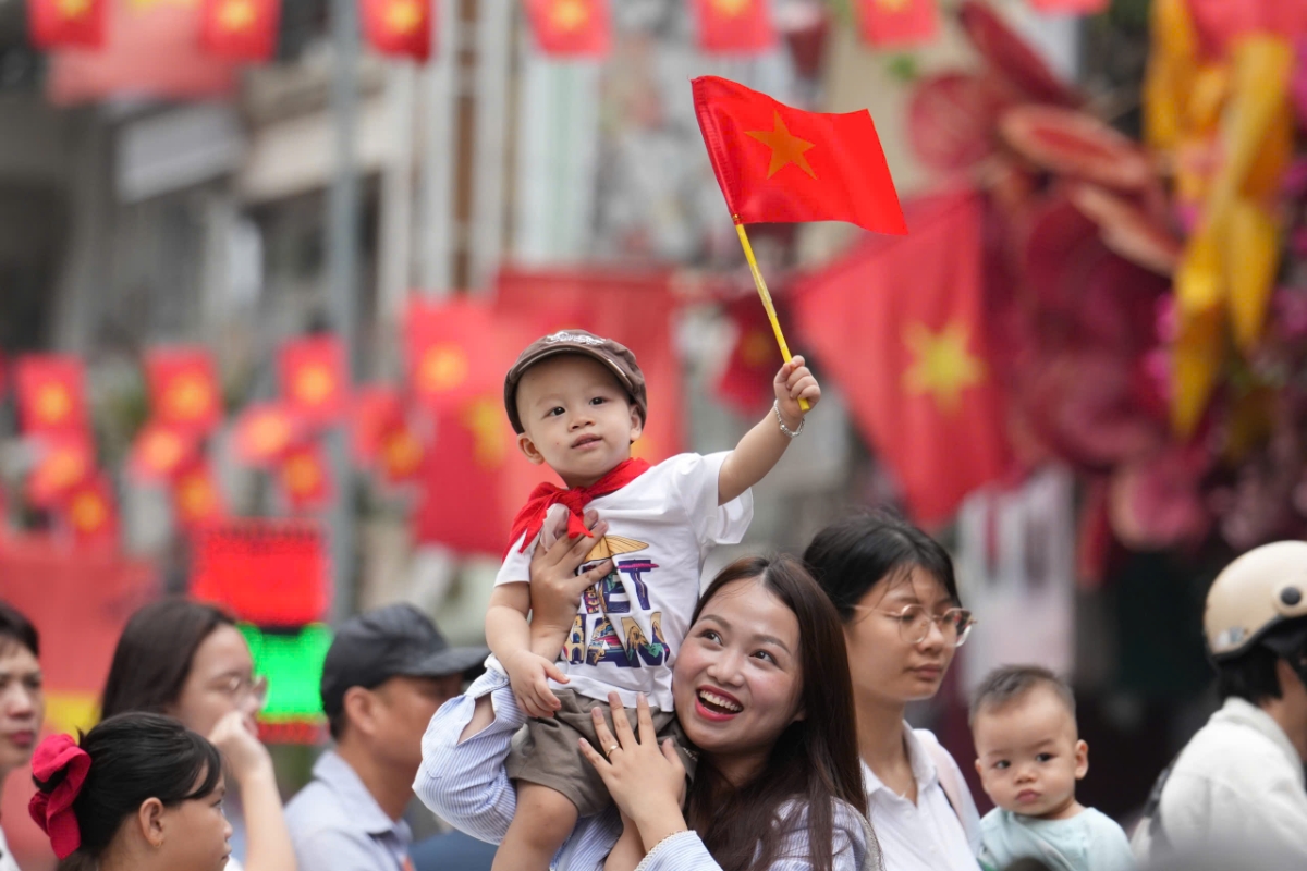Với hơn 21,5 triệu lượt khách trong 8 tháng, du lịch Hà Nội đang trên đà tăng trưởng mạnh nhờ "hiệu ứng A80".