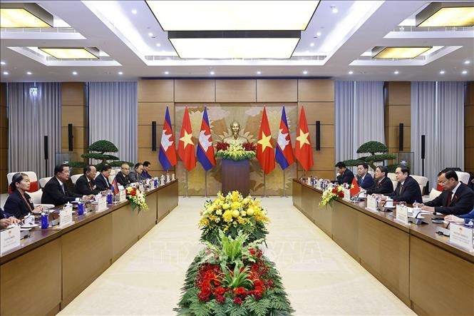 Chủ tịch Quốc hội Trần Thanh Mẫn tiếp Chủ tịch Đảng Nhân dân Campuchia, Chủ tịch Thượng viện Campuchia Hun Sen. Ảnh: TTXVN.
