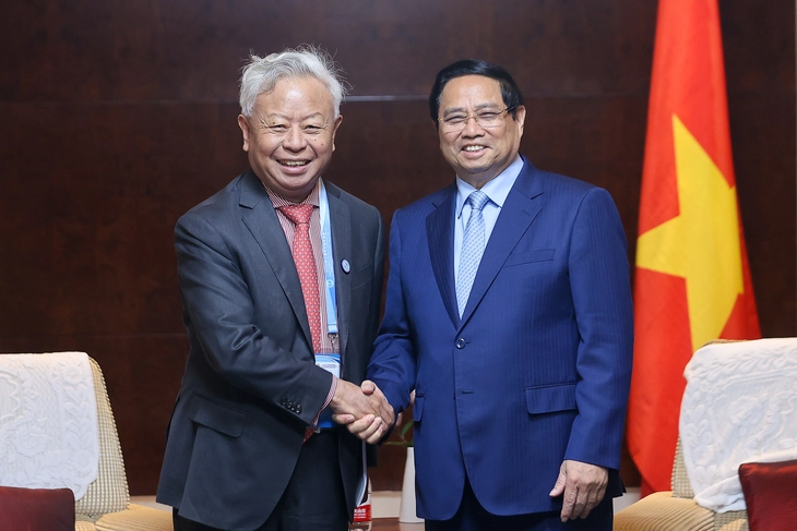 Thủ tướng Phạm Minh Chính tiếp chủ tịch Ngân hàng Đầu tư cơ sở hạ tầng châu Á (AIIB) Kim Lập Quần - Ảnh: VGP