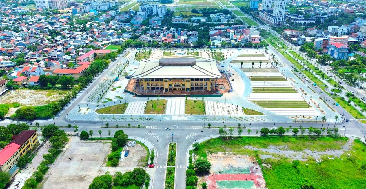 Quảng trường văn hóa thể thao thành phố Huế hơn 7 ha. Ảnh: Ngọc Văn