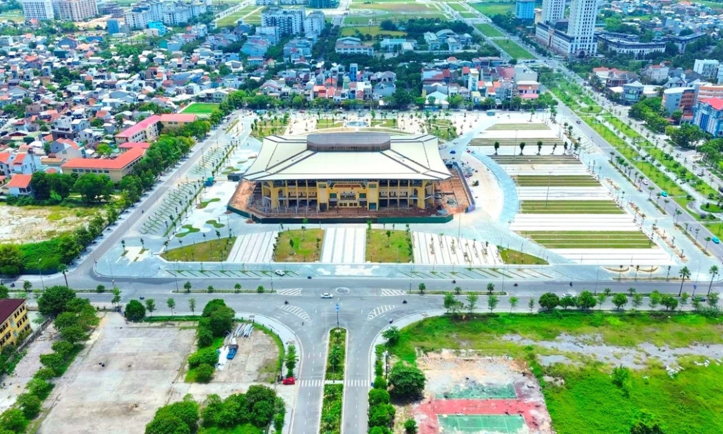 Quảng trường văn hóa thể thao thành phố Huế hơn 7 ha. Ảnh: Ngọc Văn