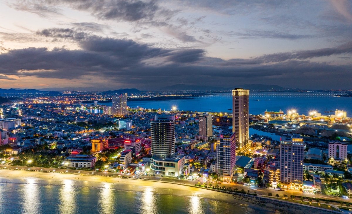 Phường Quy Nhơn (Gia Lai) huyền ảo về đêm - Ảnh minh họa.