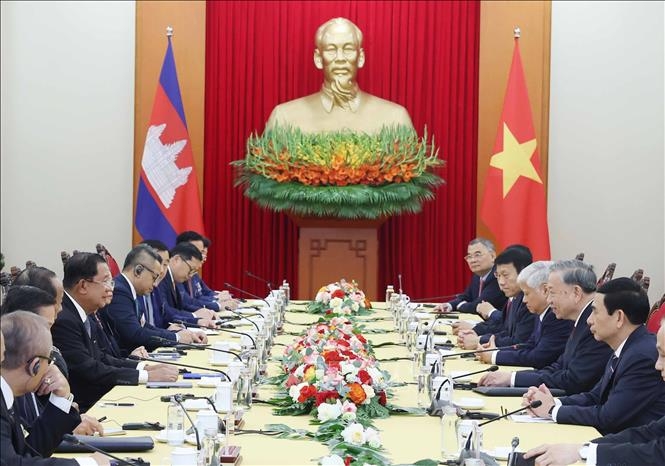 Tổng Bí thư Tô Lâm tiếp Chủ tịch Đảng Nhân dân Campuchia, Chủ tịch Thượng viện Campuchia Hun Sen. Ảnh: TTXVN.
