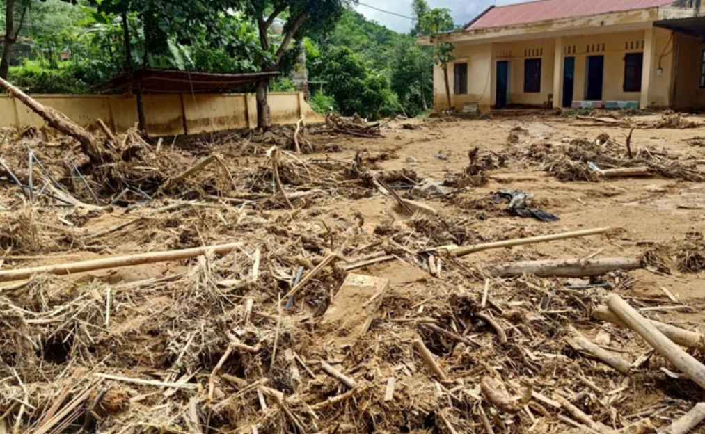Theo Ban Chỉ huy Phòng chống thiên tai và Tìm kiếm cứu nạn tỉnh Thanh Hóa, toàn tỉnh có 33 trường học bị hư hỏng, ngập sâu, nhiều cơ sở giáo dục bị cô lập. Tại bản Cha Lung, xã Tam Thanh, Trường Mầm non và Tiểu học bị ảnh hưởng nặng nề nhất.&nbsp;