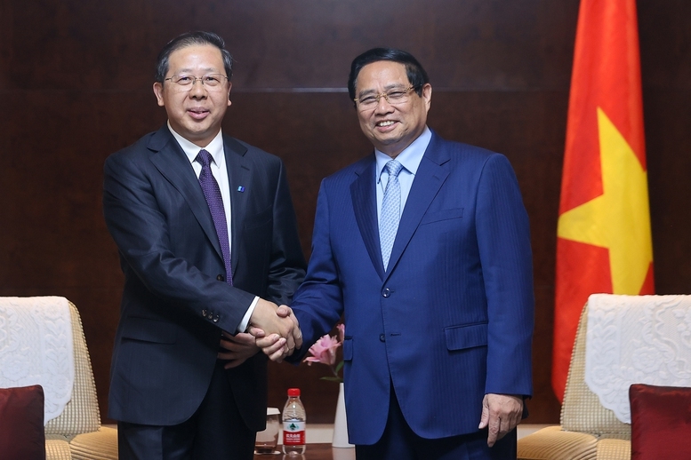 Thủ tướng Phạm Minh Chính tiếp Chủ tịch HĐQT Tập đoàn Khoa học kỹ thuật Huadian (Hoa Điện) Bành Cương Bình - Ảnh: VGP