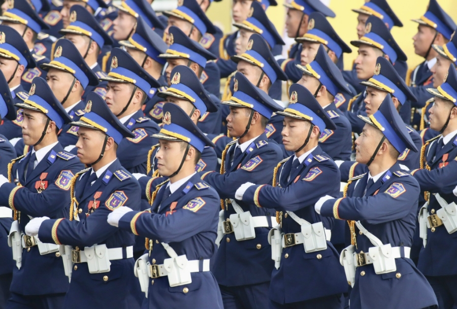   Trong kháng chiến, với ý chí 