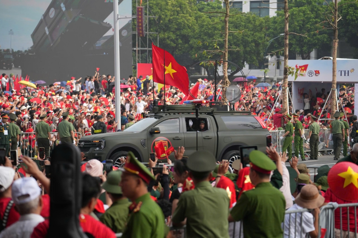 Giữa ánh nắng vàng của mùa thu lịch sử, đây quả thật là những khung hình 