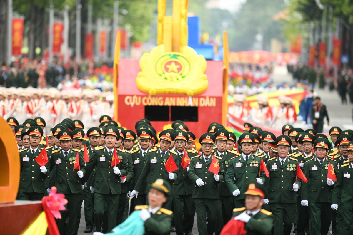 Dù trên đường diễu binh, diễu hành hay trên khán đài sự kiện A80, các cựu chiến binh là những 