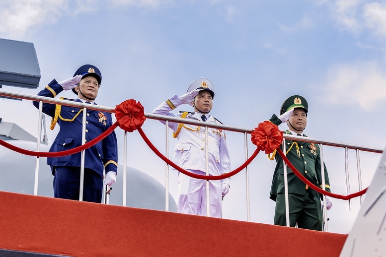 Lãnh đạo Quân chủng Hải quân, Bộ đội Biên phòng, Cảnh sát biển tham gia duyệt binh.